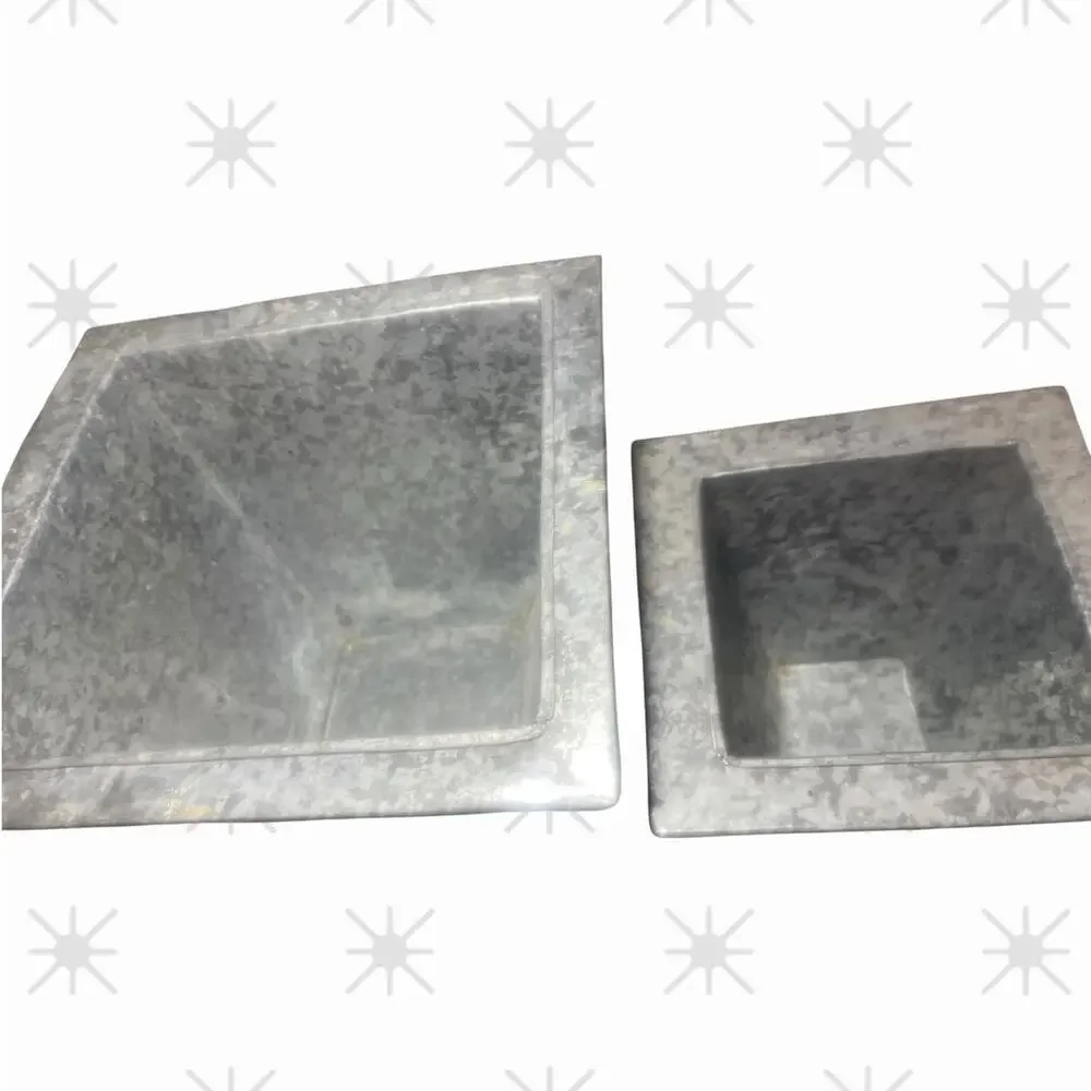 Set of 2 Footed Aluminum Planters Diamond Pattern Square 12.5